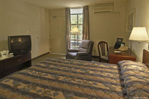 Hotel Howard Johnson Plaza Green Bay WI
